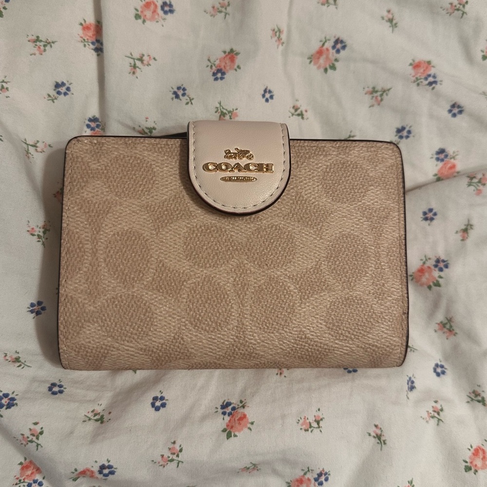 Authentic Coach Medium Corner Zip Wallet - image 1